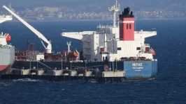 أسعار النفط تقفز 1% بعد هجوم على ناقلة وقود في البحر الأحمر