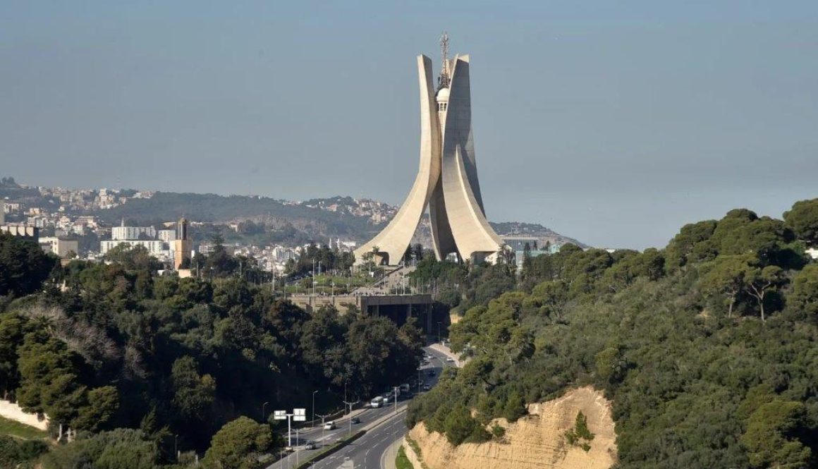 بنك القرض الشعبي الجزائري يطرح 30 بالمئة من رأسماله للاستثمار الخاص