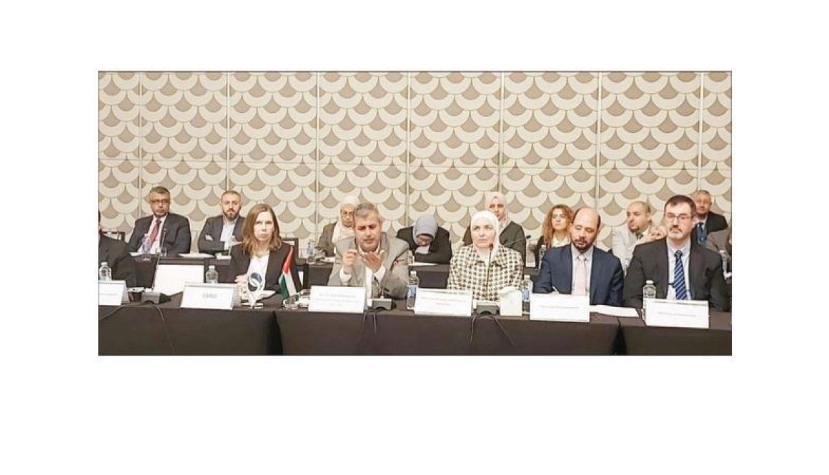 الحكومة نتجه حالياً نحو اقتصاد الهيدروجين الأخضر بخطوات ثابتة