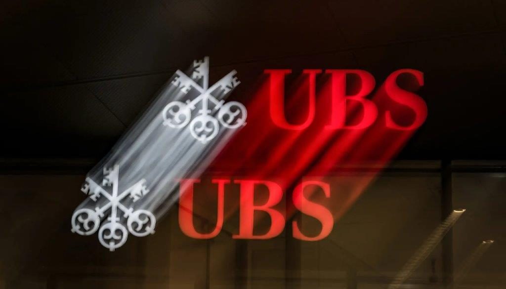 بنك UBS السويسري يسجل خسارة أقل من التوقعات في الربع الرابع 2023