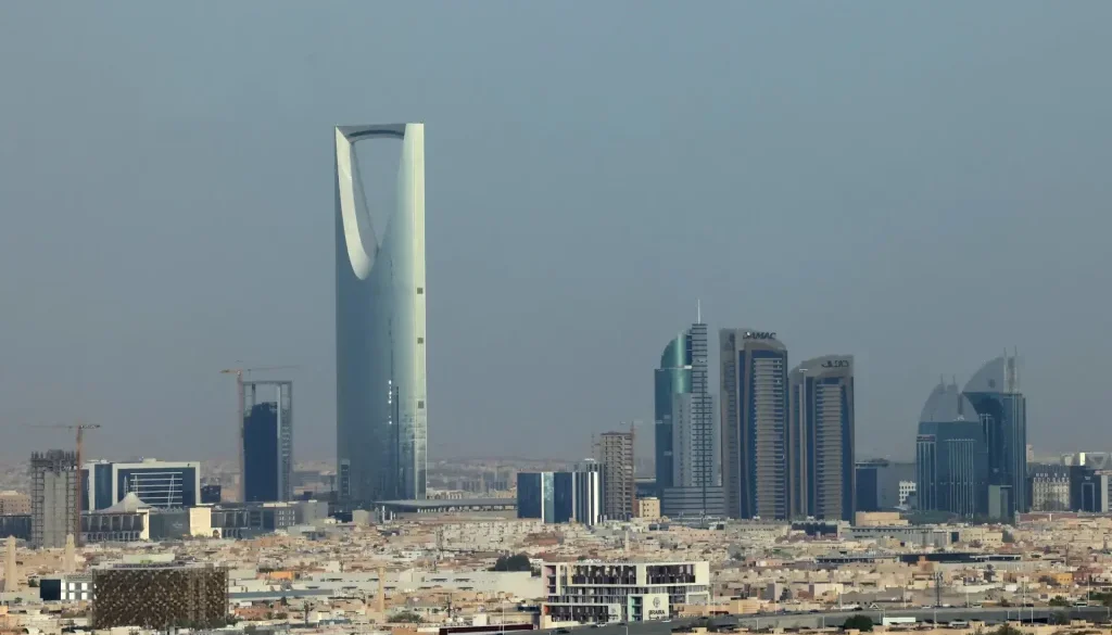 أنشطة السعودية غير النفطية تشكل 50% من الناتج الإجمالي في 2023