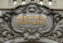 البنك الوطني السويسري أول مصرف مركزي يخفض الفائدة