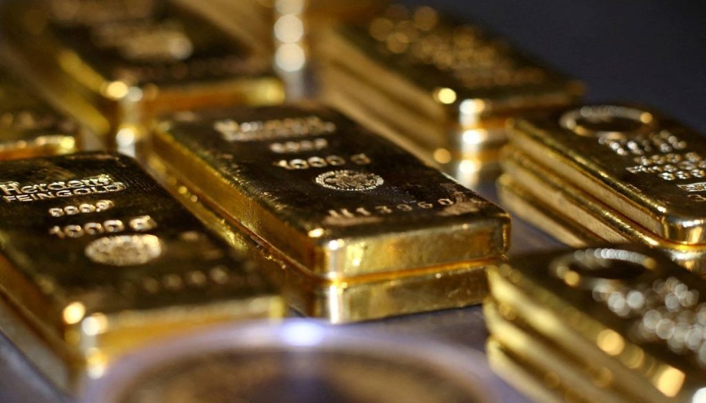 الذهب يتجه لتحقيق أكبر ارتفاع شهري في أكثر من عام