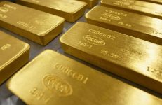 الذهب يفقد بريقه مع قرب اجتماعات بنوك مركزية وصعود الدولار