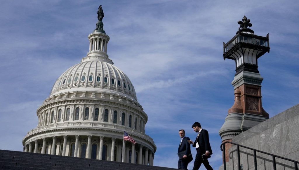 الكونغرس الأميركي يُصدر حزمة إنفاق بقيمة 1.1 تريليون دولار لتجنب الإغلاق