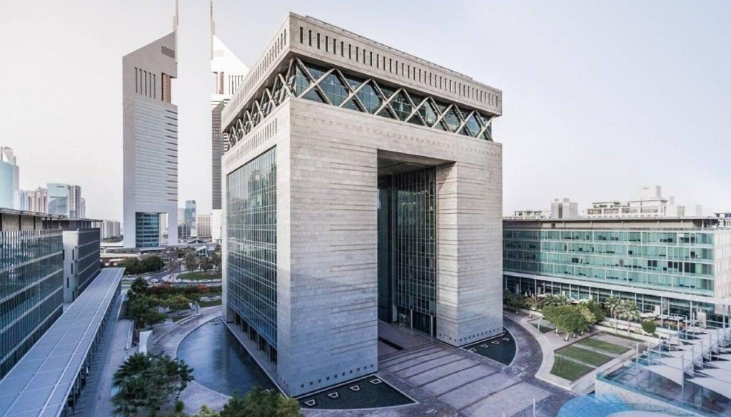 حاكم دبي يصدر قانوناً بفرض ضريبة سنوية 20 % على المصارف الأجنبية العاملة في الإمارة