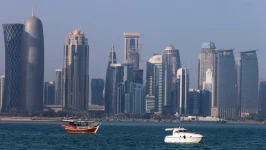 موديز البنوك القطرية منكشفة على مخاطر التعثر بقطاعات العقارات والمقاولات والضيافة