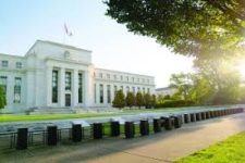 البنوك المركزية والحذر من المِيل الأخير