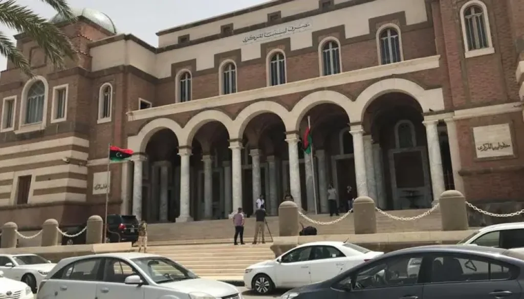 ضعف السيولة المالية يصيب أسواق العاصمة الليبية بالركود قبل عيد الفطر