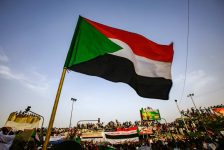 مؤتمر باريس حول السودان يتعهد بمساعدات إنسانية قيمتها مليارا يورو
