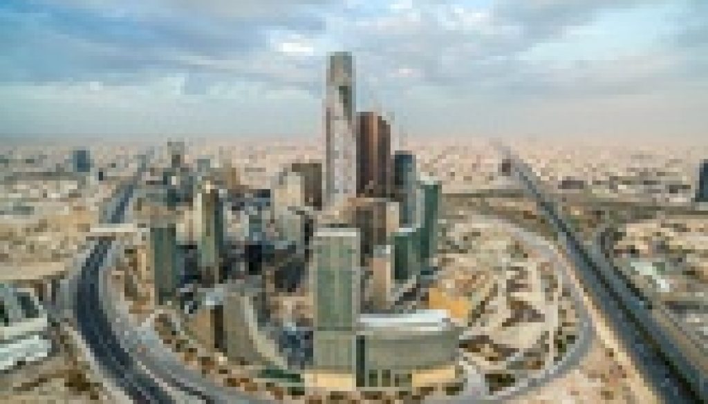 الدين العام السعودي يتخطى تقديرات الميزانية مع زيادة الإنفاق ليصل إلى 1.11 تريليون ريال