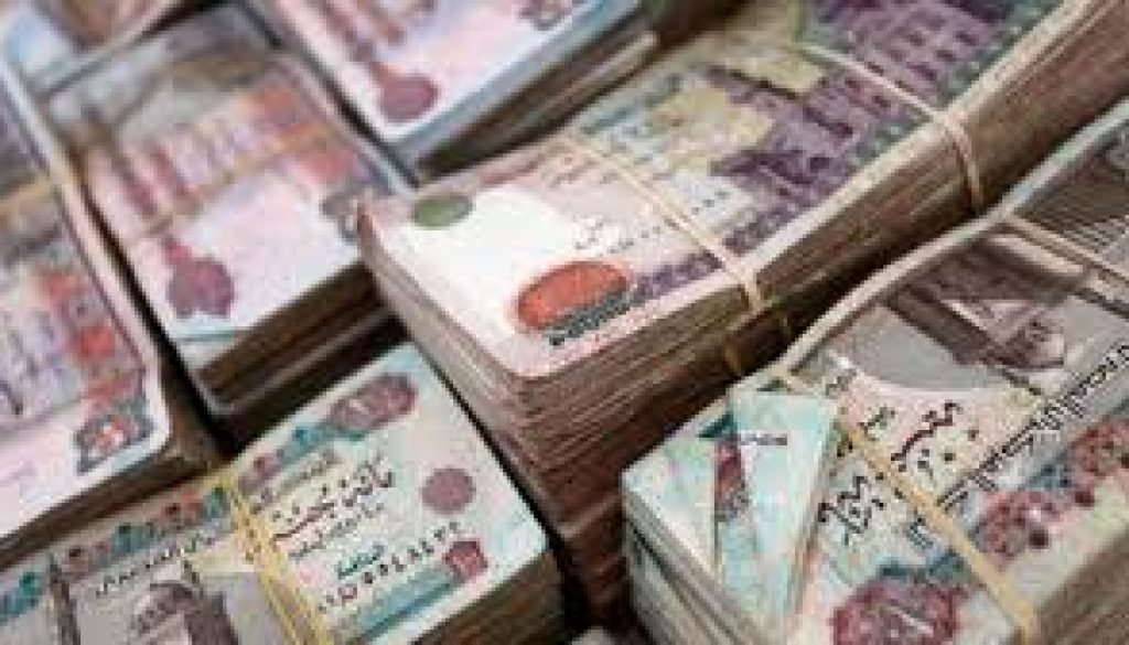 المركزي المصري يواصل تجفيف السيولة ويقبل 872 مليار جنيه من البنوك