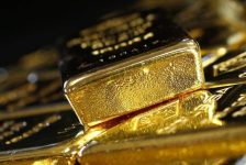 الذهب يتراجع بعد إشارة الفيدرالي لخفض واحد للفائدة هذا العام