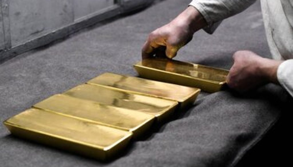 توقعات بارتفاع حصة الذهب في الاحتياطيات العالمية مع تراجع شعبية الدولار