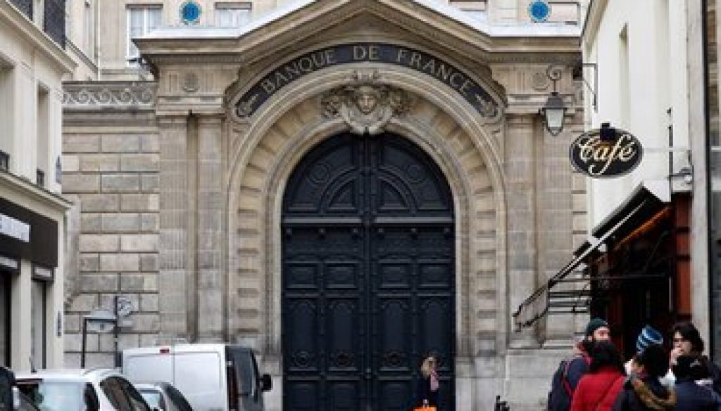 بنك فرنسا يأمل في استقرار سياسي قبل التصويت على الموازنة