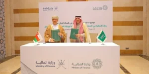وزيرا المالية السعودي والعماني يوقِّعان مذكرة للتعاون في المجال المالي
