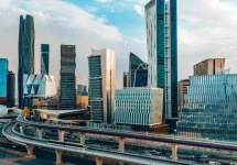 رغم التحديات العالمية... السعودية تواصل مسيرة التنوع الاقتصادي رغم التحديات العالمية... السعودية تواصل مسيرة التنوع الاقتصادي