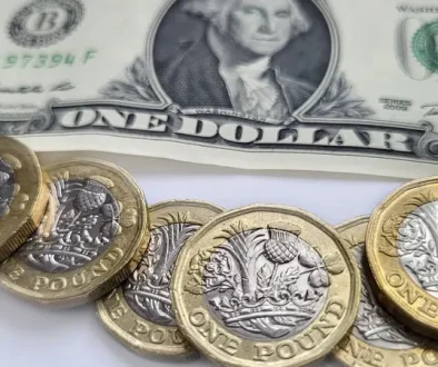 الجنيه الإسترليني يقفز بعد حديث ترامب عن اتفاق تجاري كبير