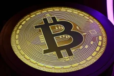 «بتكوين» تتجاوز 100 ألف دولار لأول مرة منذ فبراير «بتكوين» تتجاوز 100 ألف دولار لأول مرة منذ فبراير