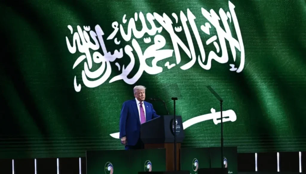 ترامب يعلن أنه سيرفع جميع العقوبات الأميركية عن سوريا