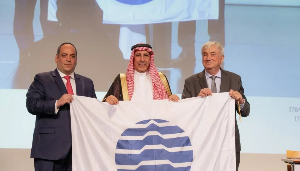 السعودية تتسلم رسمياً «علم إكسبو الدولي»