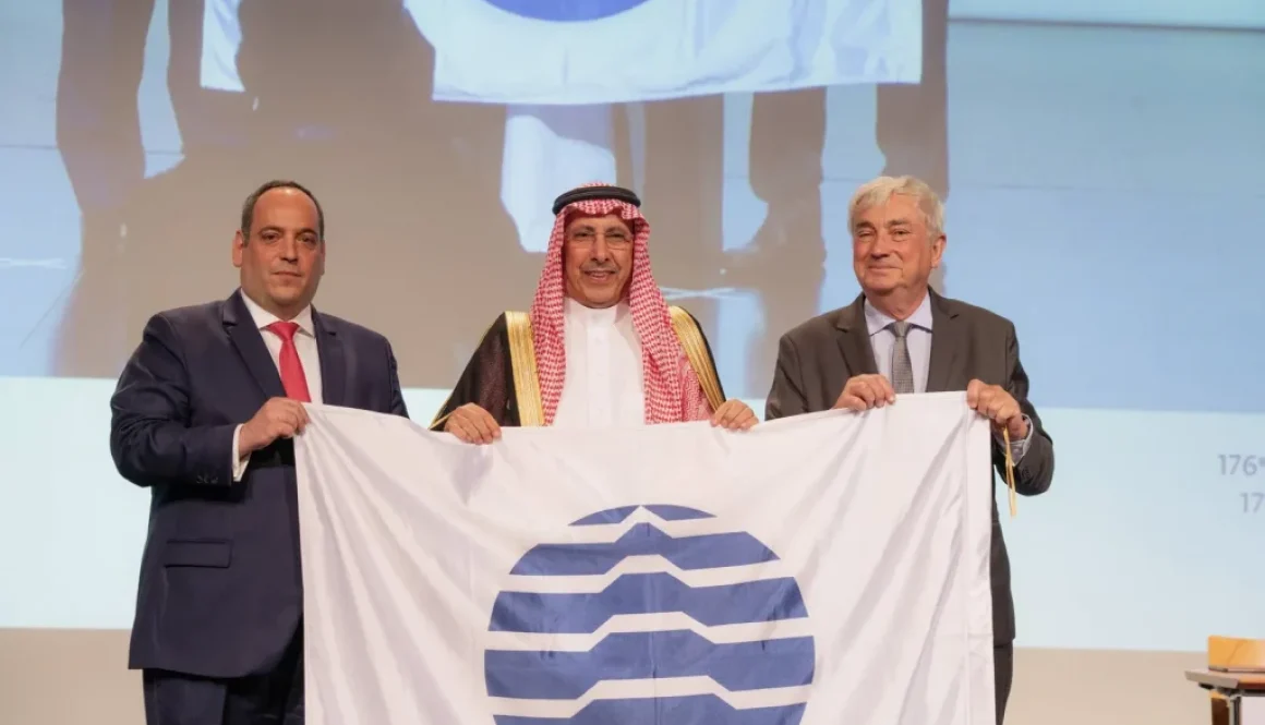 السعودية تتسلم رسمياً «علم إكسبو الدولي»