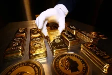 تراجع مشتريات البنوك المركزية من الذهب في أبريل بنسبة 12 %