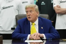 ترمب يهاجم باول مجدداً... «غباء» مكلف يُدمّر الاقتصاد الأميركي ترمب يهاجم باول مجدداً... «غباء» مكلف يُدمّر الاقتصاد الأميركي