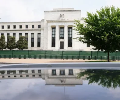 توقعات قاتمة من الفيدرالي.. نمو أضعف وبطالة وتضخم أعلى العام المقبل