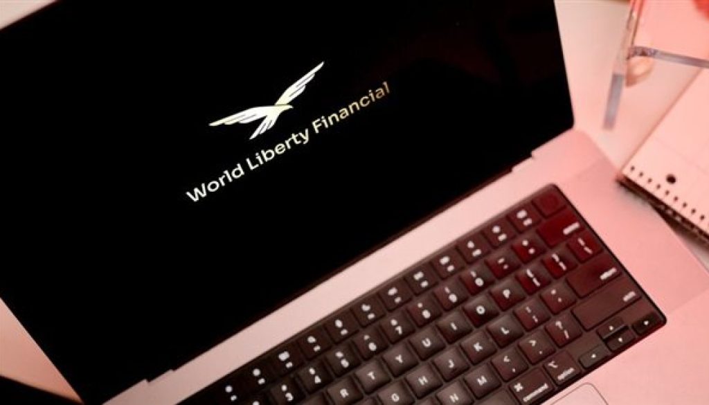 صندوق إماراتي يضخ 100 مليون دولار في مشروع ترمب للعملات المشفرة