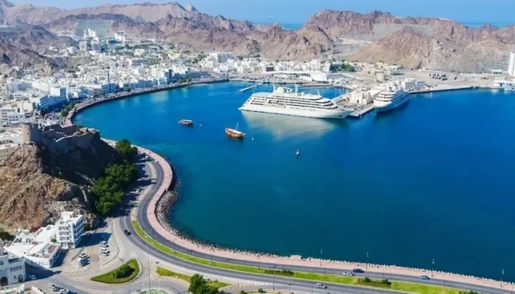 صندوق النقد الدولي يرفع توقعاته لنمو الاقتصاد العماني إلى 2.4 % في 2025