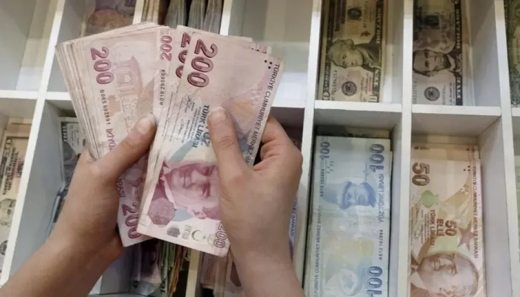 عملات الأسواق الناشئة تعاني مع تزايد الإقبال على الدولار