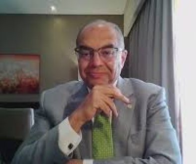 محيي الدين الدولار يواجه تهديدات داخلية رغم صدارته عالمياً