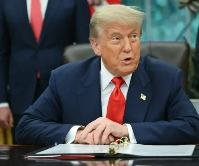 ترامب يرفع العقوبات على سوريا.. ودمشق ترحب برفع العائق الكبير أمام التعافي الاقتصادي