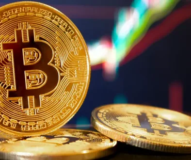 قفزة تاريخية.. بيتكوين تتجاوز حاجز 121 ألف دولار لأول مرة