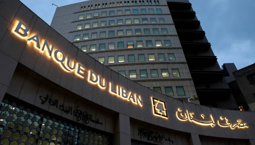 لبنان يمهّد لحل أزمة المودعين بإقرار قانون إصلاح المصارف