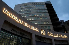 لبنان يمهّد لحل أزمة المودعين بإقرار قانون إصلاح المصارف