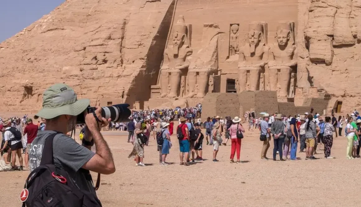 مصر ترفع توقعات إيراداتها السياحية لـ 18.3 مليار دولار في 2025 بنمو 9.5%