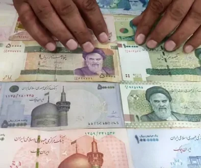 إيران تدرس إزالة أربعة أصفار من عملتها الوطنية... خطوة شكلية أم إصلاح اقتصادي؟