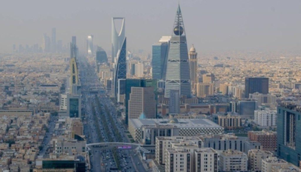 صندوق النقد يقترح خفض الحد الأقصى لأقساط قروض الأفراد في السعودية دون 65