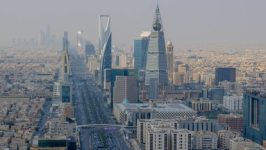 صندوق النقد يقترح خفض الحد الأقصى لأقساط قروض الأفراد في السعودية دون 65