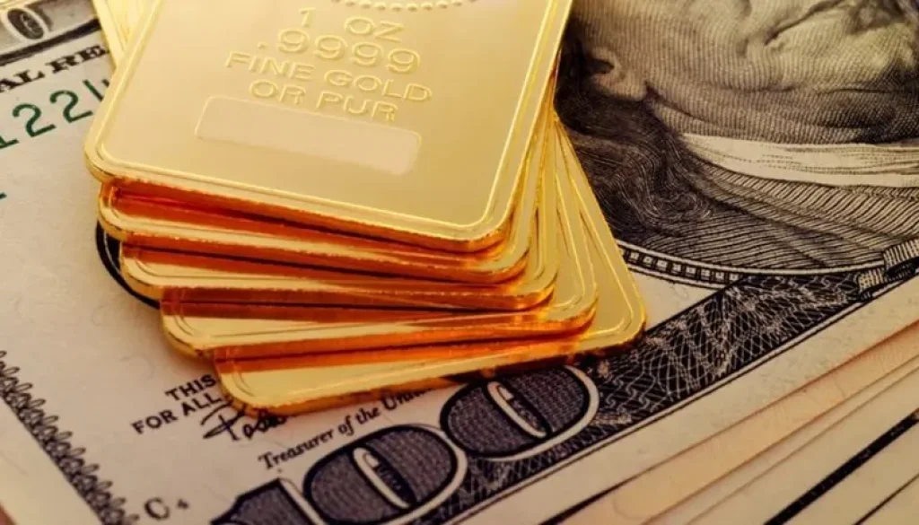 الذهب يحوم قرب قمة غير مسبوقة بدعم توقعات خفض الفائدة الأميركية