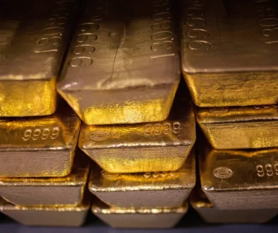 الذهب يلتقط أنفاسه بعد ارتفاع قياسي وسط ترقب لقرار «الفيدرالي»