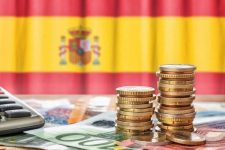 الهجرة تحول إسبانيا إلى نقطة مضيئة بين اقتصادات أوروبا الضعيفة