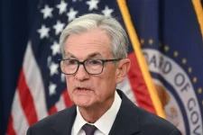 باول يشير إلى أن الاحتياطي الفيدرالي سيتحرك ببطء بشأن خفض الفائدة باول يشير إلى أن الاحتياطي الفيدرالي سيتحرك ببطء بشأن خفض الفائدة