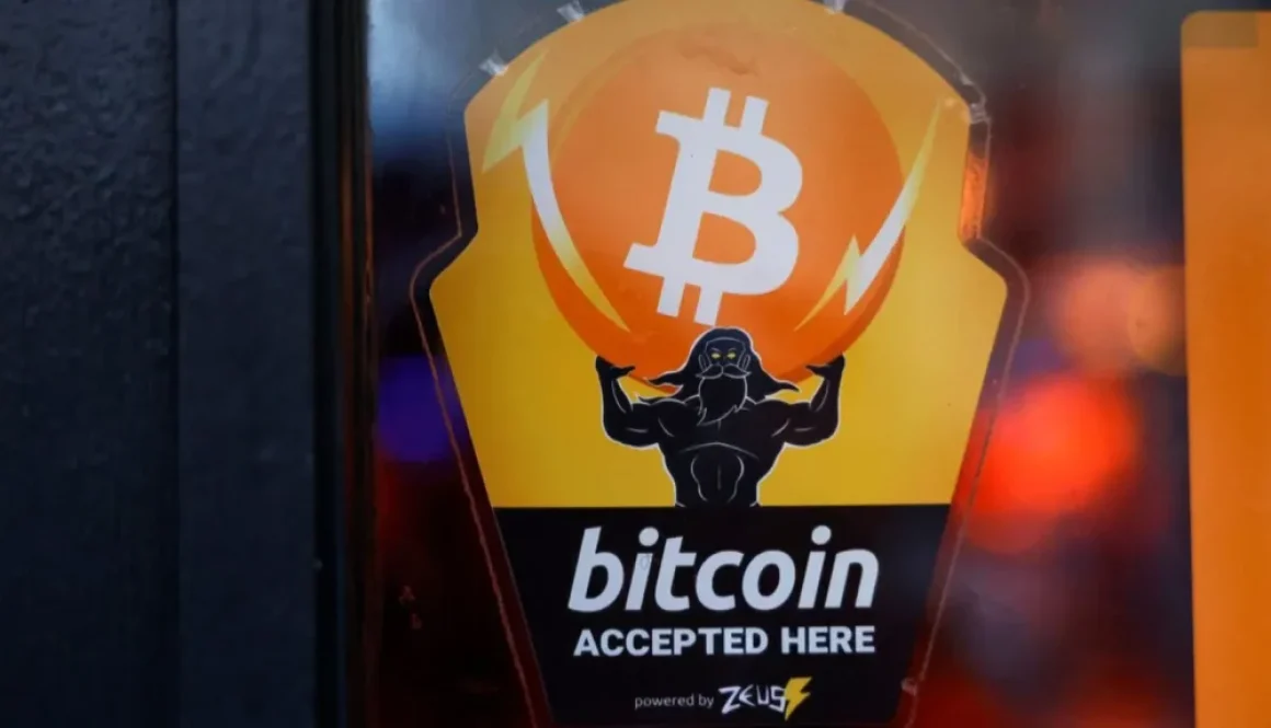 بتكوين تقاوم هبوط سوق الأسهم لكنها تتخلف عن مجاراة صعود الذهب