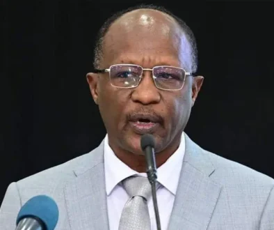 إقالة محافظ بنك السودان المركزي وآمنة التوم تخلفه بالمنصب