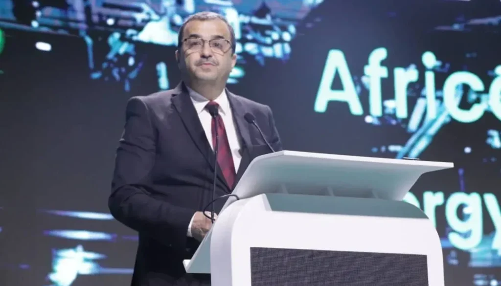 الجزائر لاستثمار 60 مليار دولار في قطاع النفط والغاز