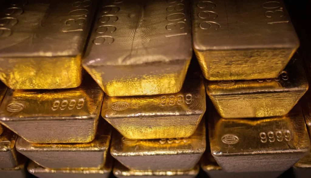 الذهب يتخطى 3960 دولاراً في مستوى قياسي جديد