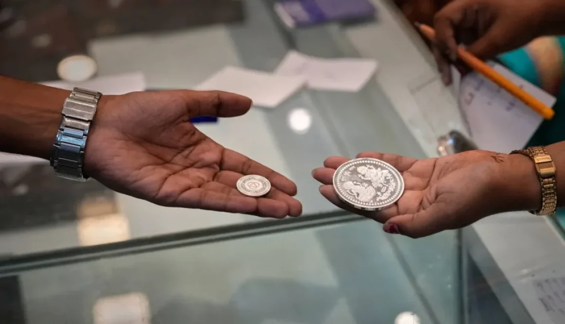 الفضة تهوي 8 %... فما هي الأسباب؟